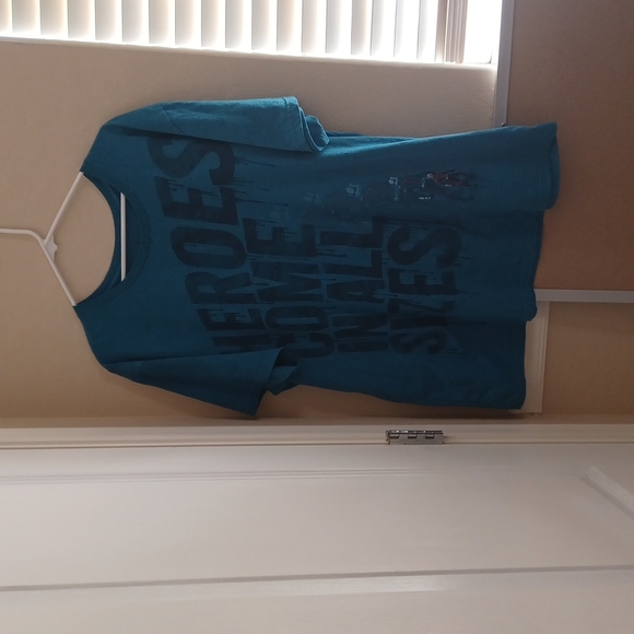 Men's  Disney  shirts - Picture 1 of 3